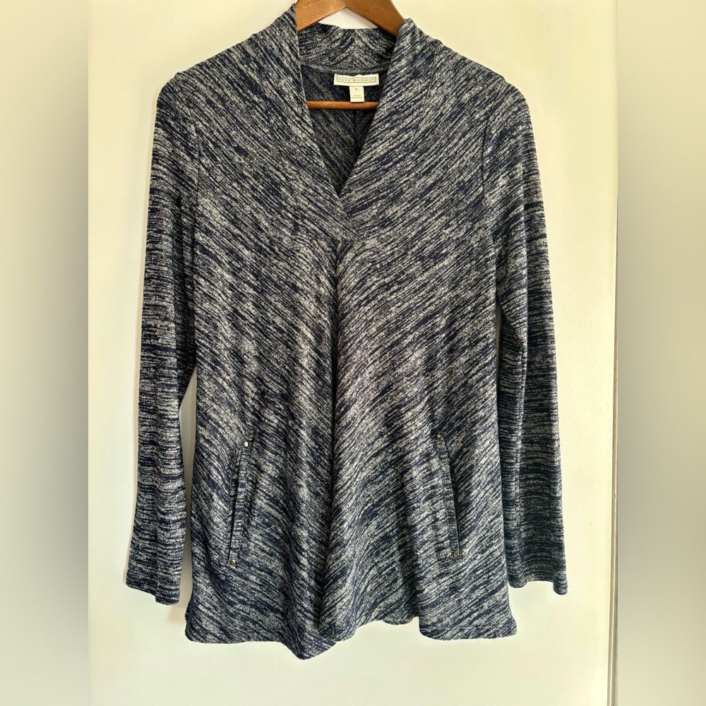 EUC- Heathered navy v-neck sweater with pockets
